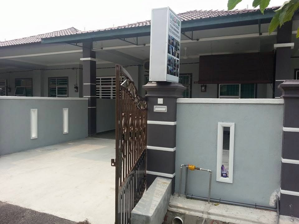 Car porch MyHomestay Muar 1