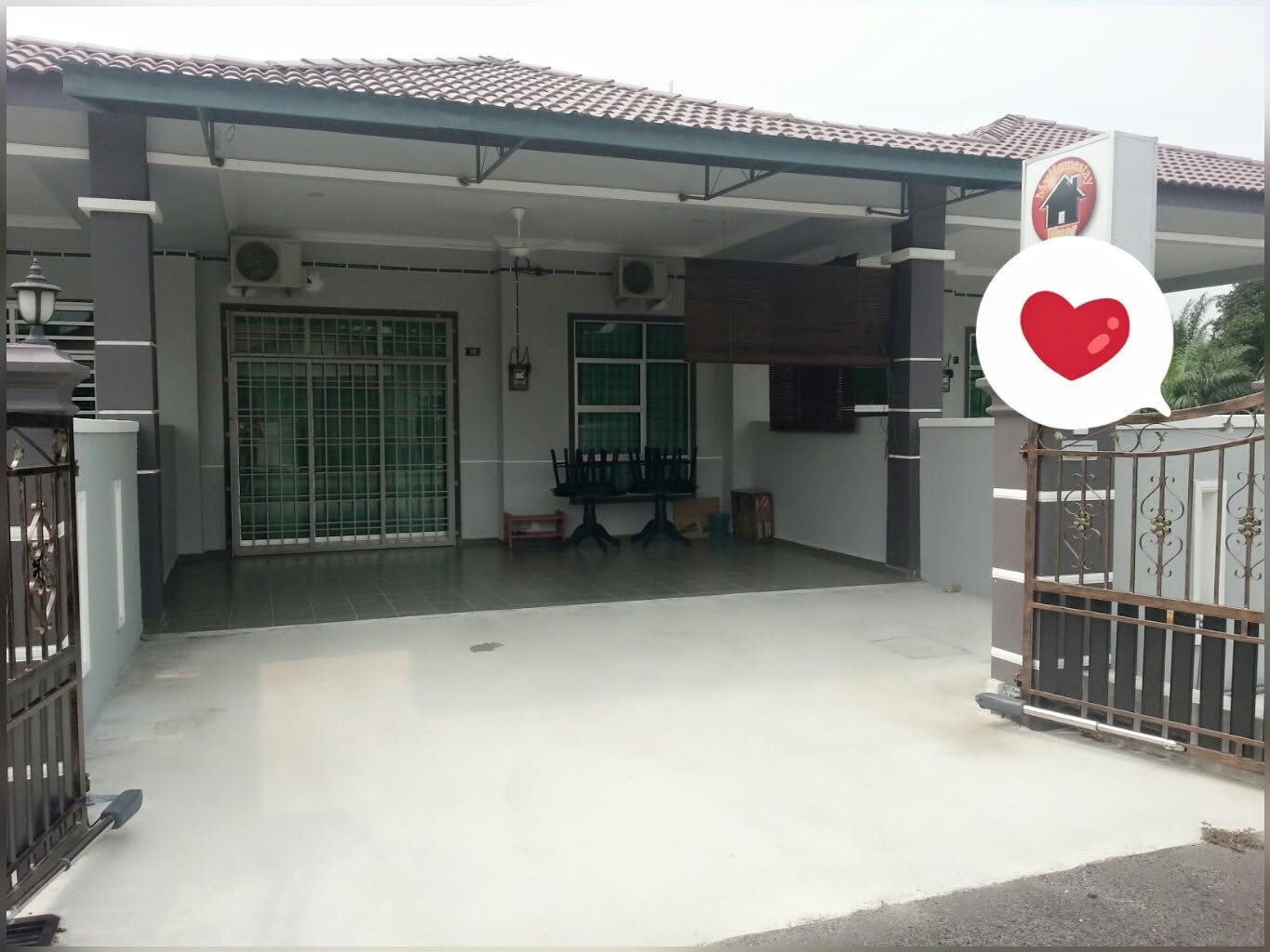 Car porch MyHomestay Muar 2