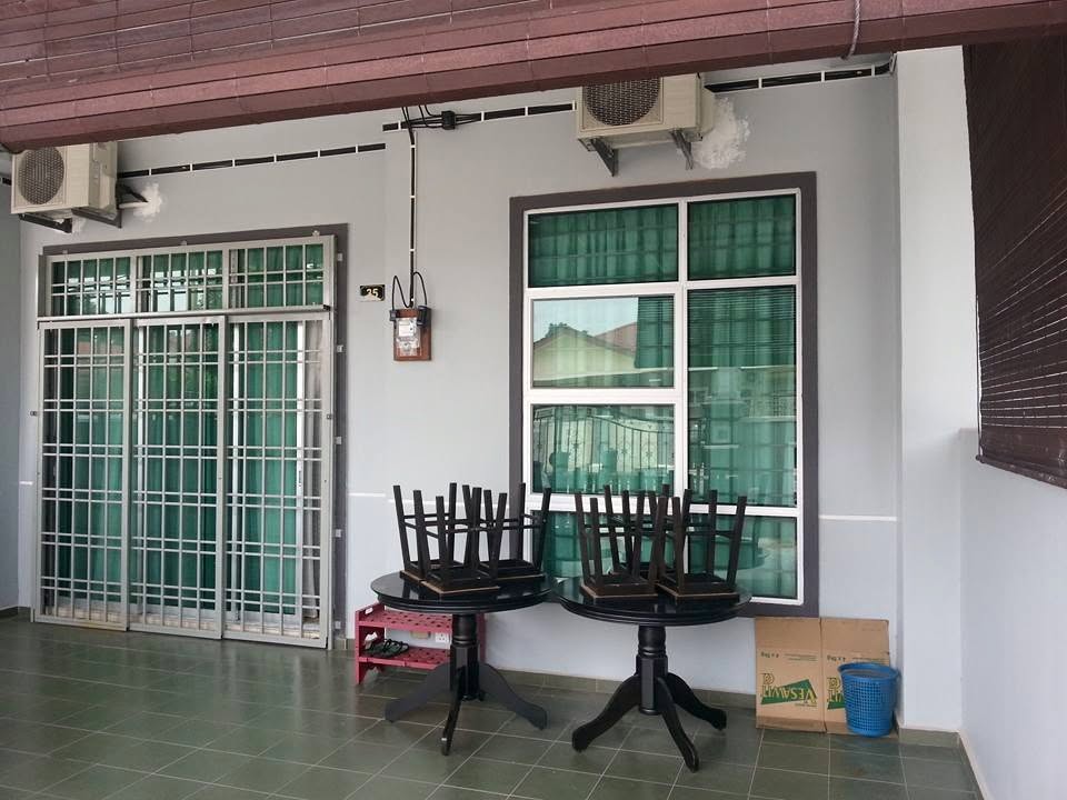 Car porch MyHomestay Muar 3